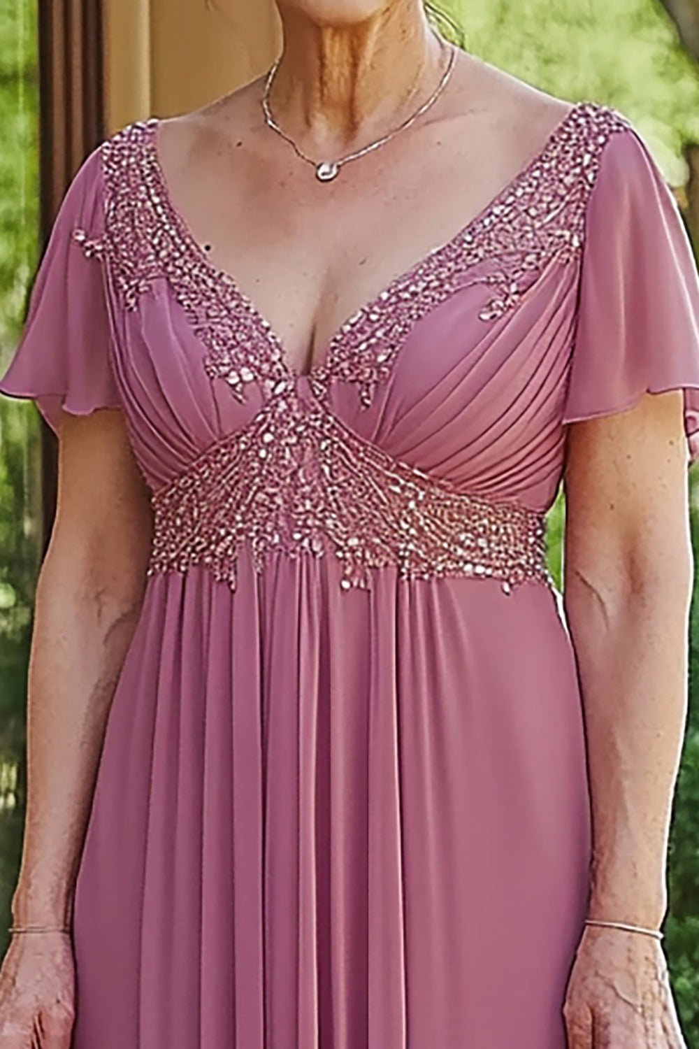 Chiffon A-Line V-Neck Dusty Rose Applique Mother of the Bride Dress
