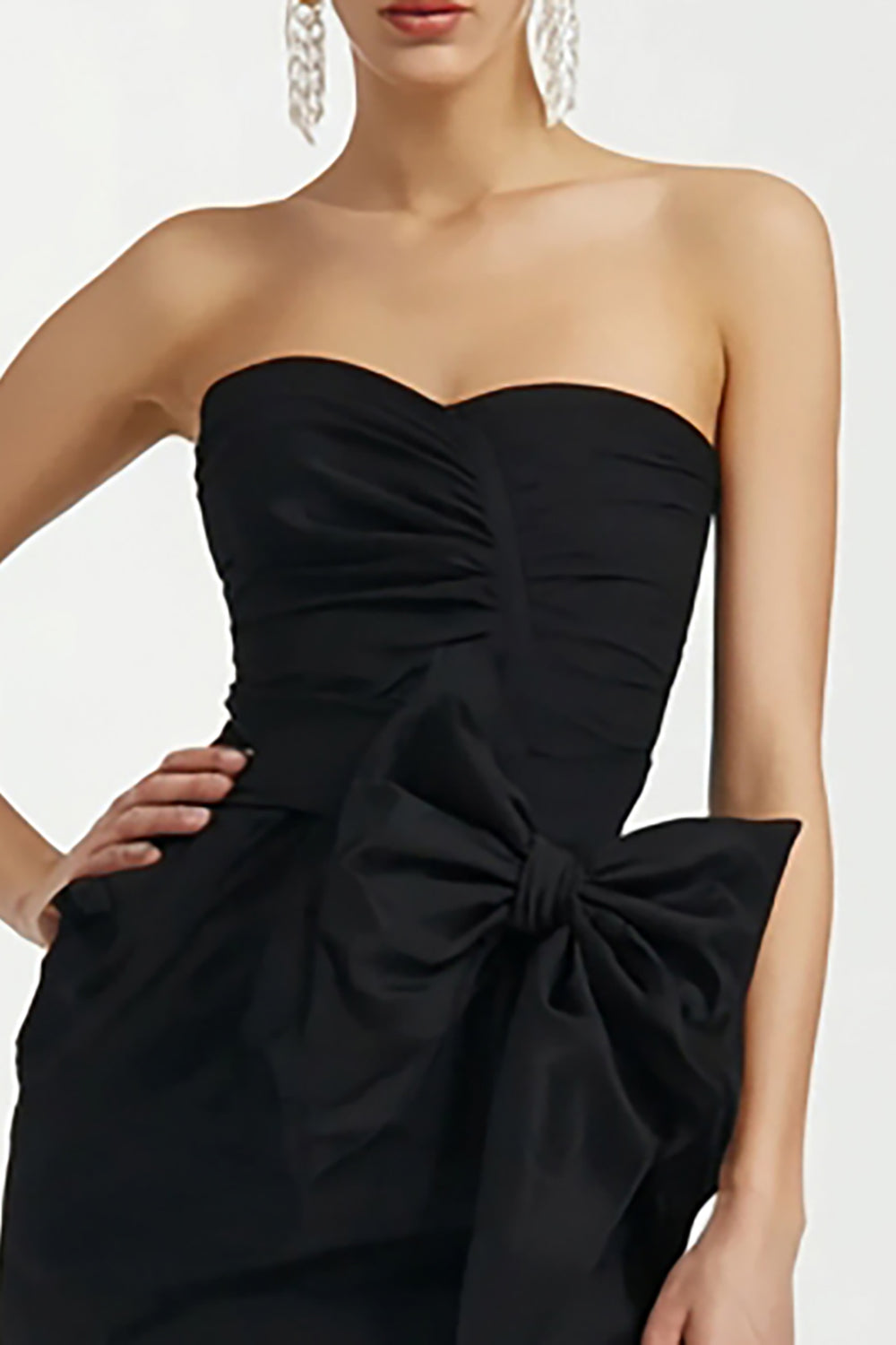 Sweetheart Black Bodycon Mini Cocktail Dress with Bow