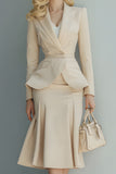 Light Khaki Peak Lapel 2 Piece Business Suits with Sleeves