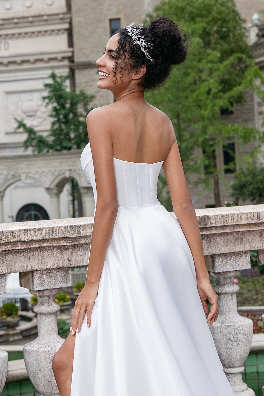 Leely Women Elegant White Wedding Dress With Slit A Line Strapless Pleated Sweep Train Bridal Dress leelyuk Leely Women Elegant White Wedding Dress With Slit A Line Strapless Pleated Sweep Train Bridal Dress leelyuk